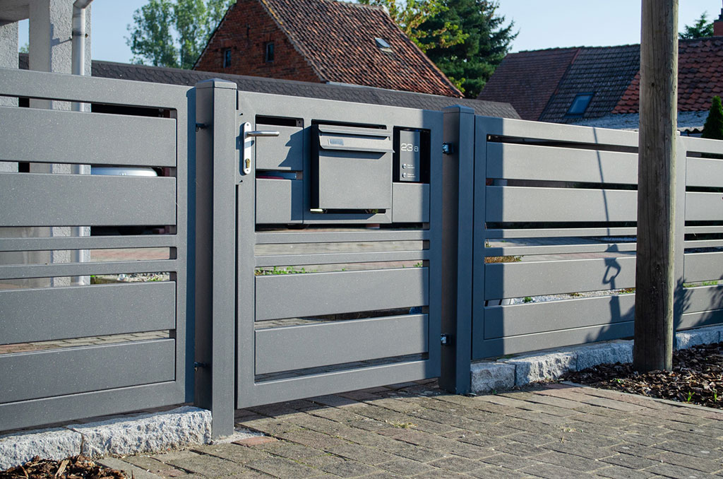 Metallzaun modern diverse Lattenbreiten Metallzaun modern diverse Lattenbreiten